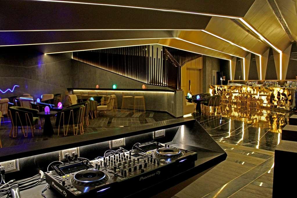 Hotel Radisson Blu Bengaluru Outer Ring Road Restaurant photo