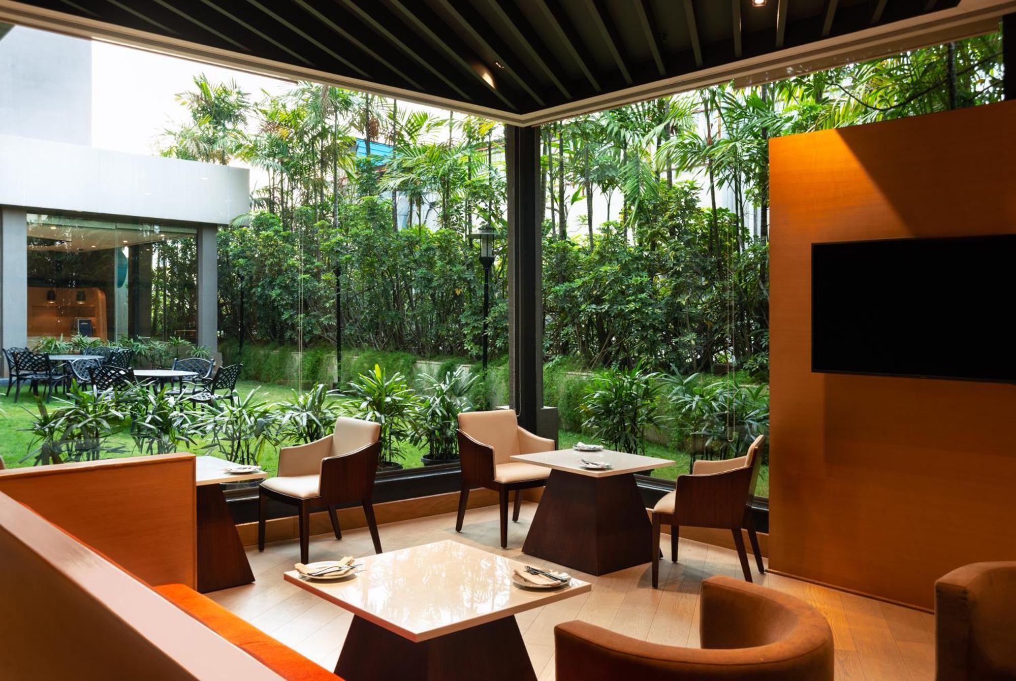 Hotel Radisson Blu Bengaluru Outer Ring Road Extérieur photo
