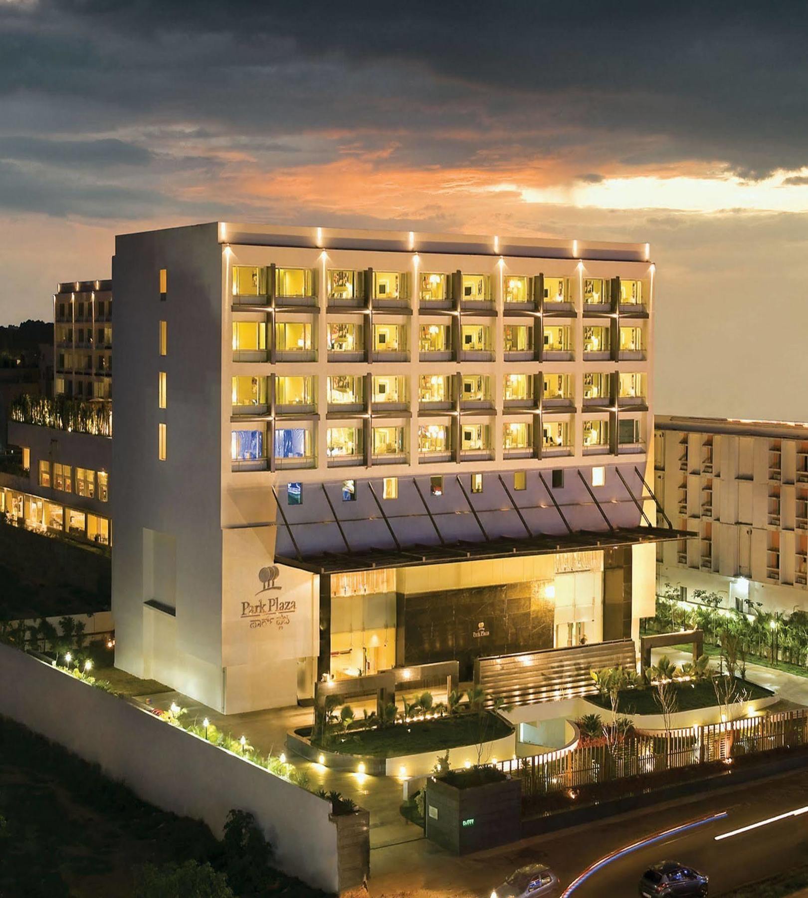 Hotel Radisson Blu Bengaluru Outer Ring Road Extérieur photo